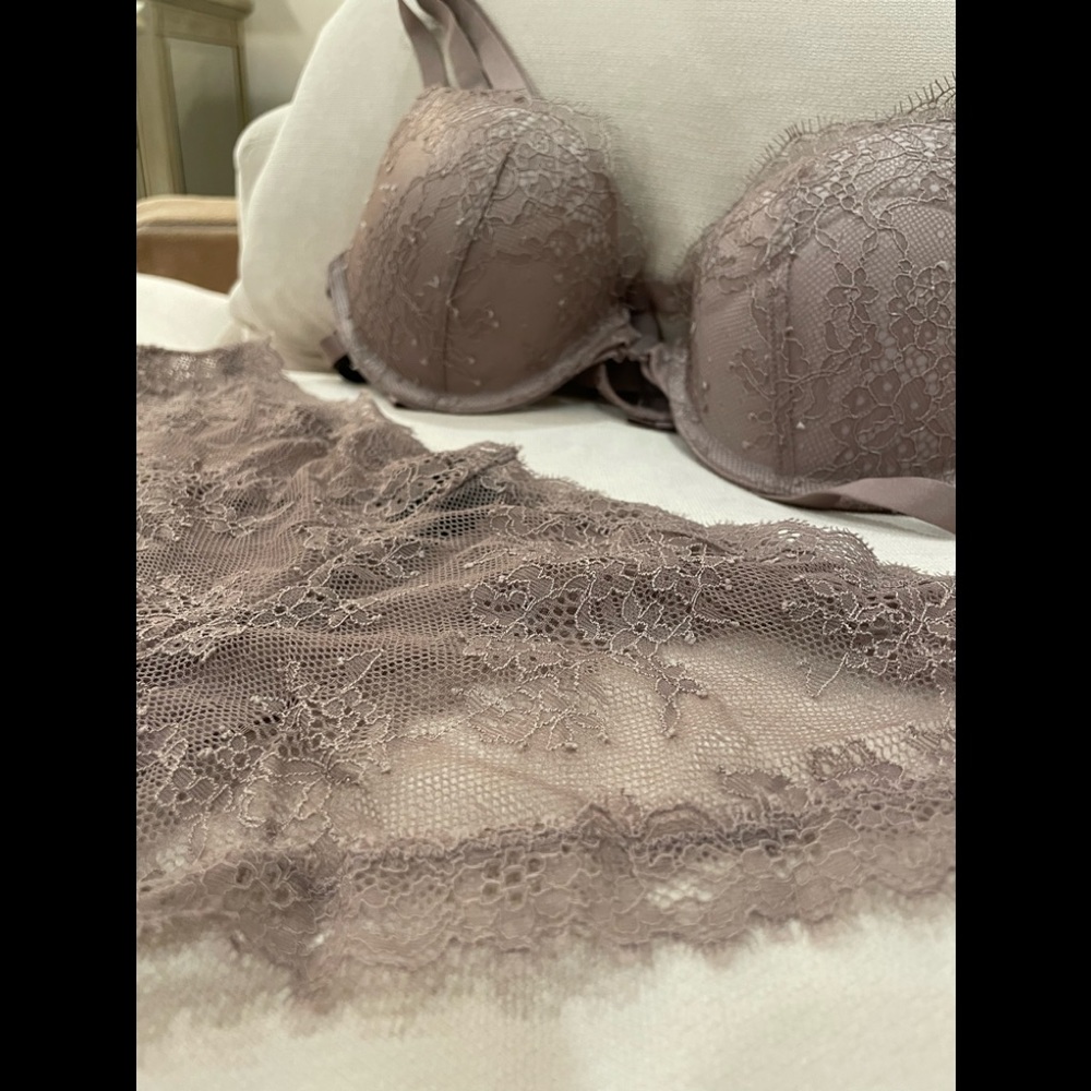 ❤️ BEAUTIFUL BRAND NEW NVR WORN LIGHT MAUVE/GRAY LACY & SEXY VS SET! - Picture 2 of 15